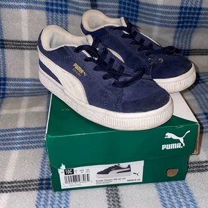 Navy blue pumas